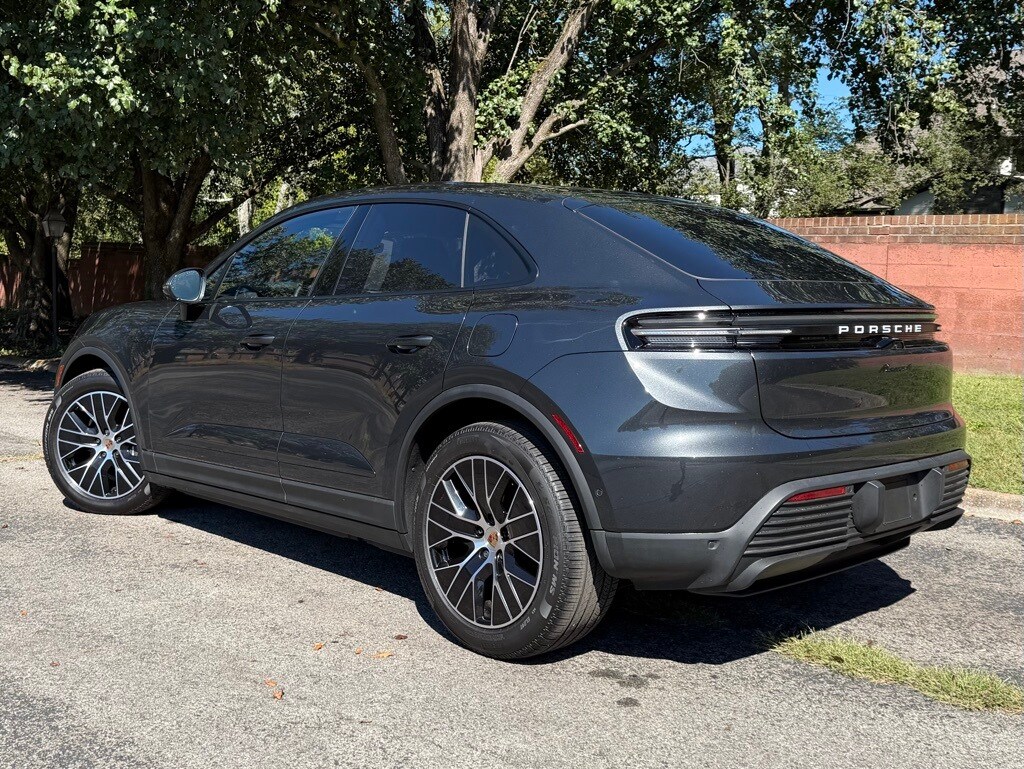 2025 Porsche Macan Electric 4 photo 3