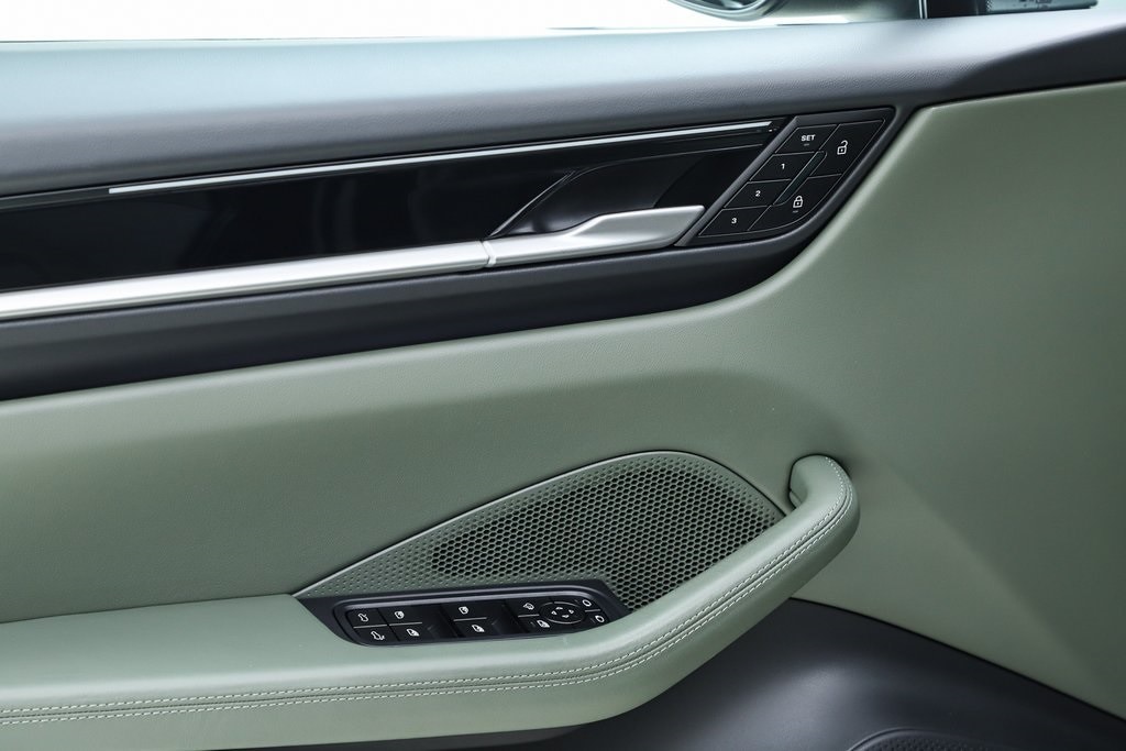 2025 Porsche Macan S - Photo 41