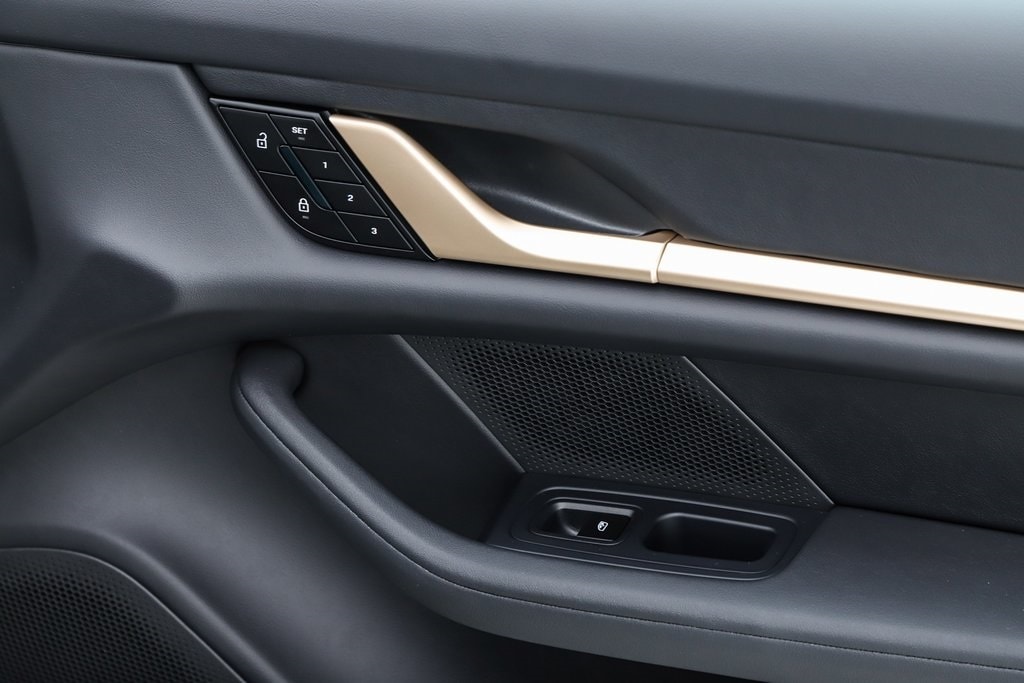 2025 Porsche Taycan S - Photo 65