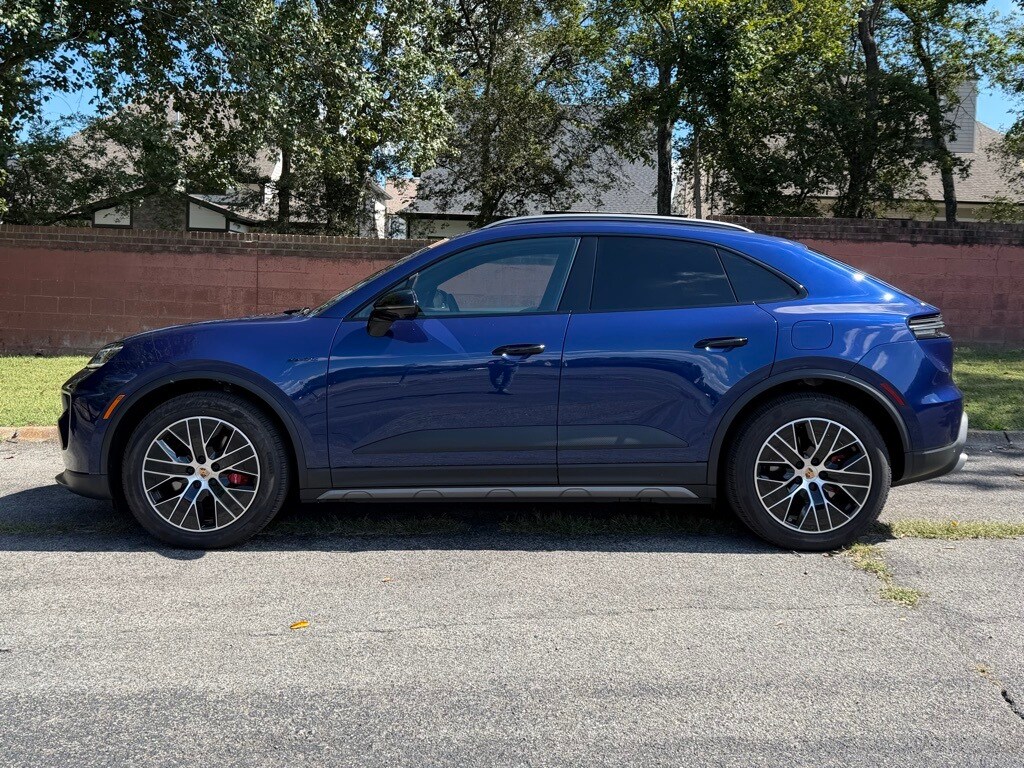 2025 Porsche Macan Electric photo 2