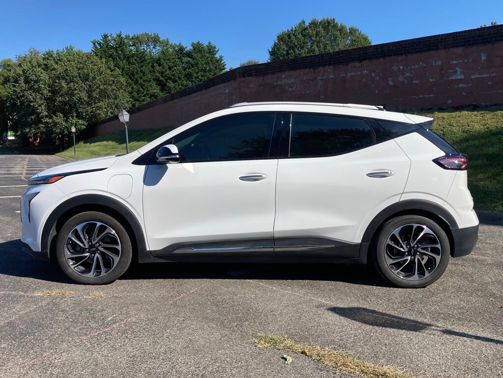 2022 Chevrolet Bolt EUV Premier photo 2