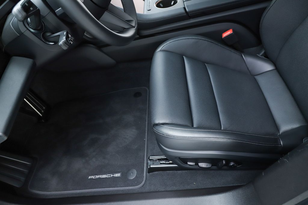 2025 Porsche Taycan Base - Photo 43