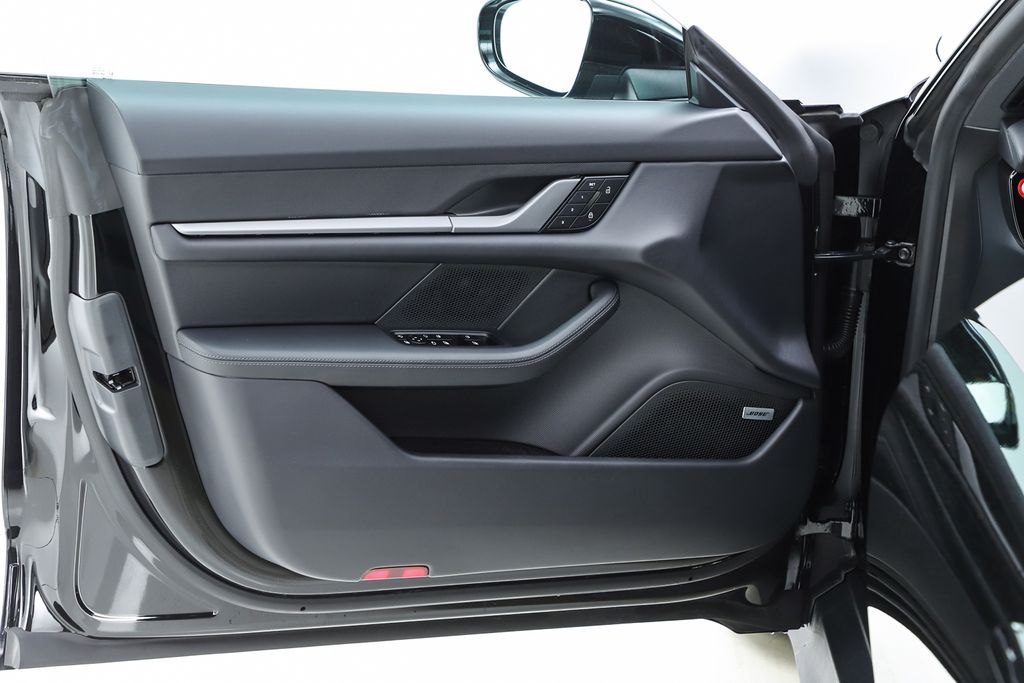 2025 Porsche Taycan Base - Photo 40