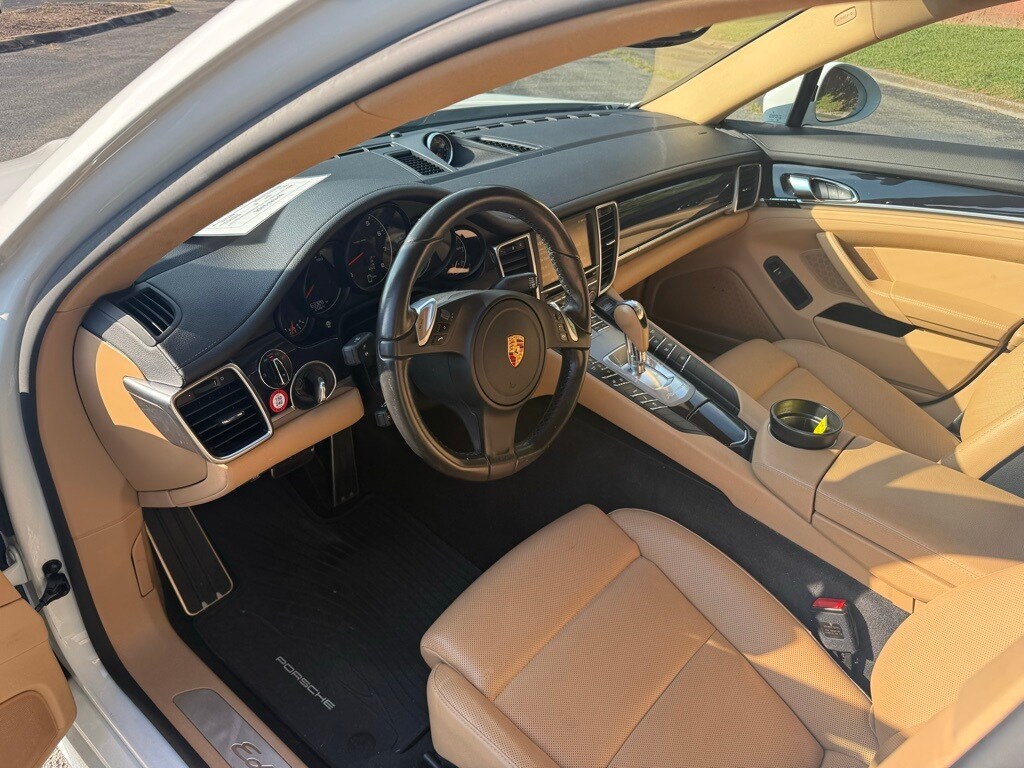 2016 Porsche Panamera Base photo 4