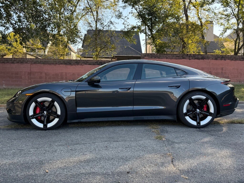 2025 Porsche Taycan 4S photo 2