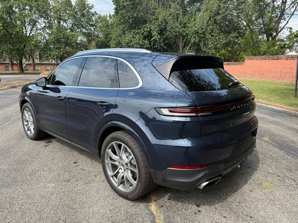 2024 Porsche Cayenne Base photo 3