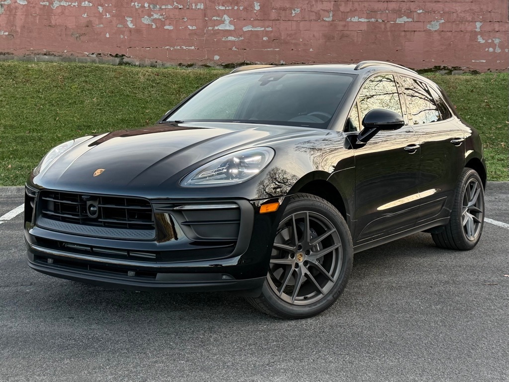 2025 Porsche Macan Base's photo