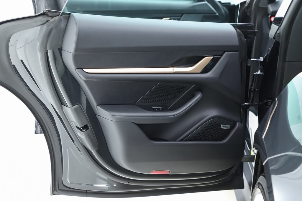 2025 Porsche Taycan S - Photo 37