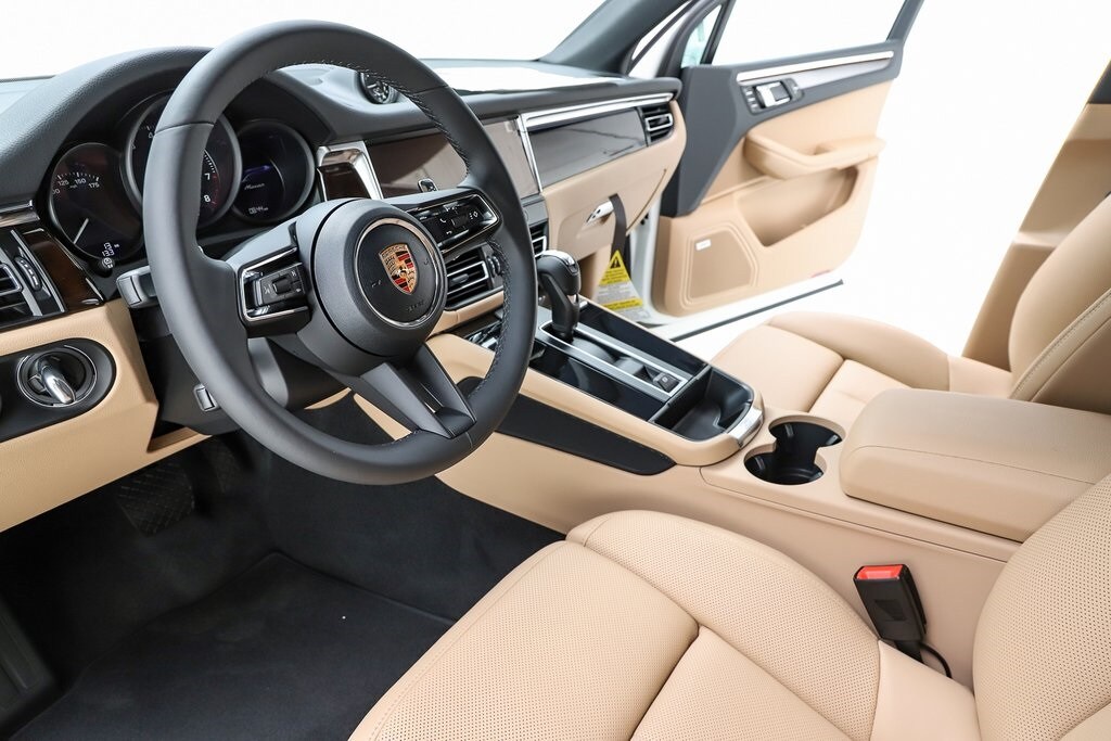 2026 Porsche Macan T photo 4