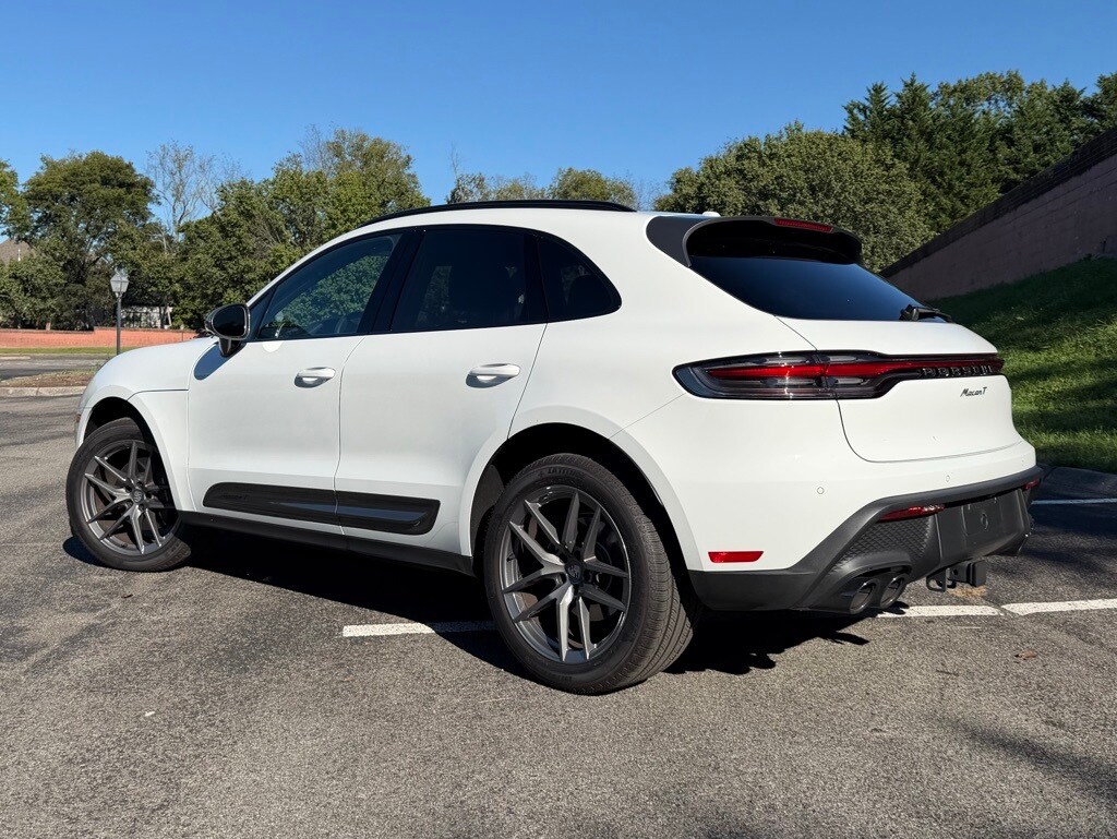 2025 Porsche Macan T photo 2