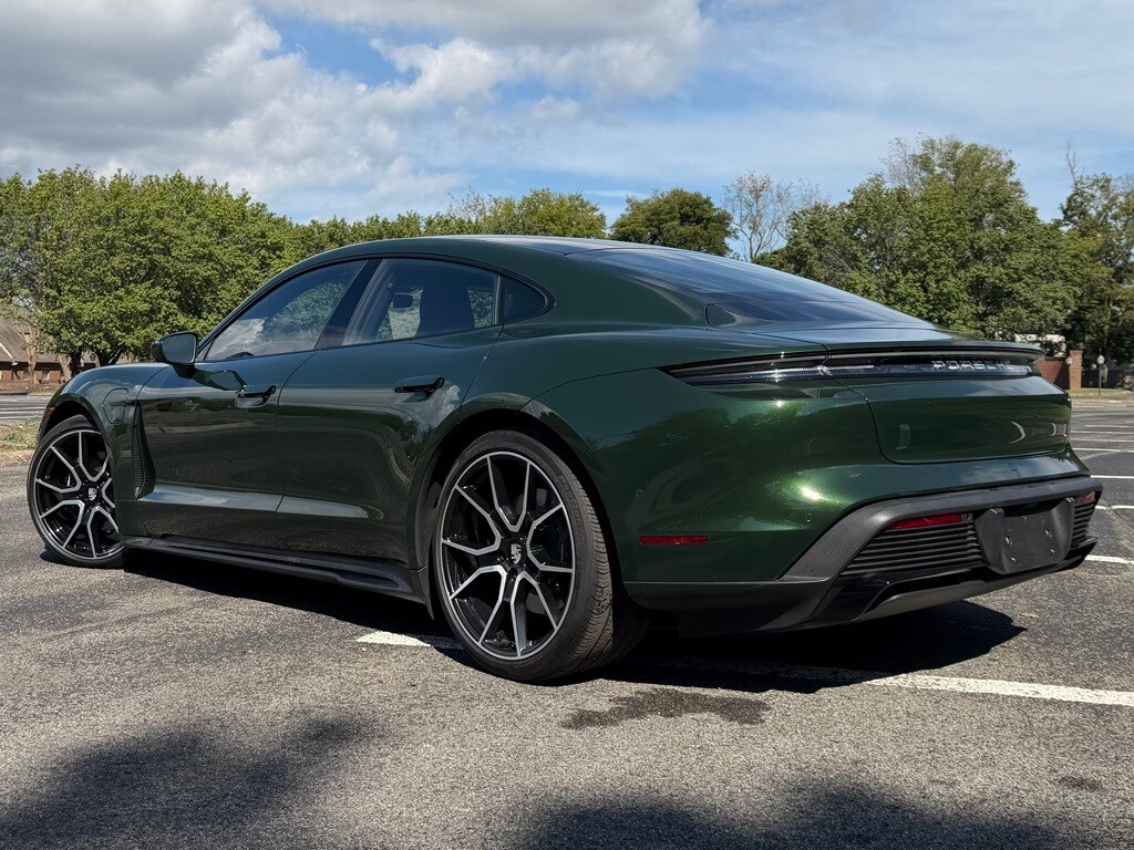 2025 Porsche Taycan photo 3