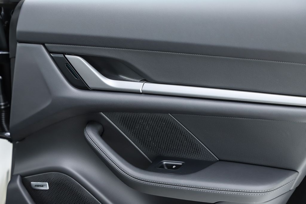 2025 Porsche Taycan Base - Photo 60