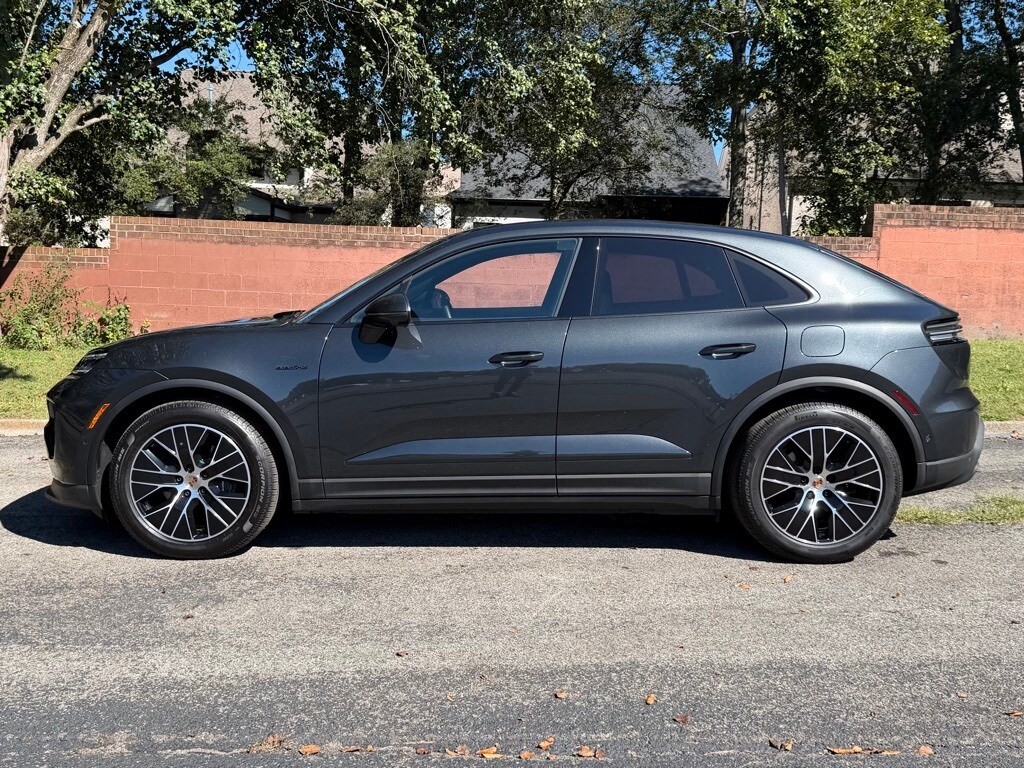 2025 Porsche Macan Electric 4 photo 2