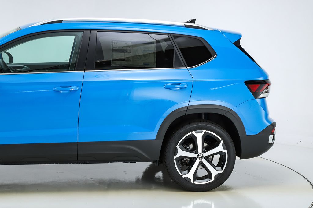 2025 Volkswagen Taos SEL photo 4