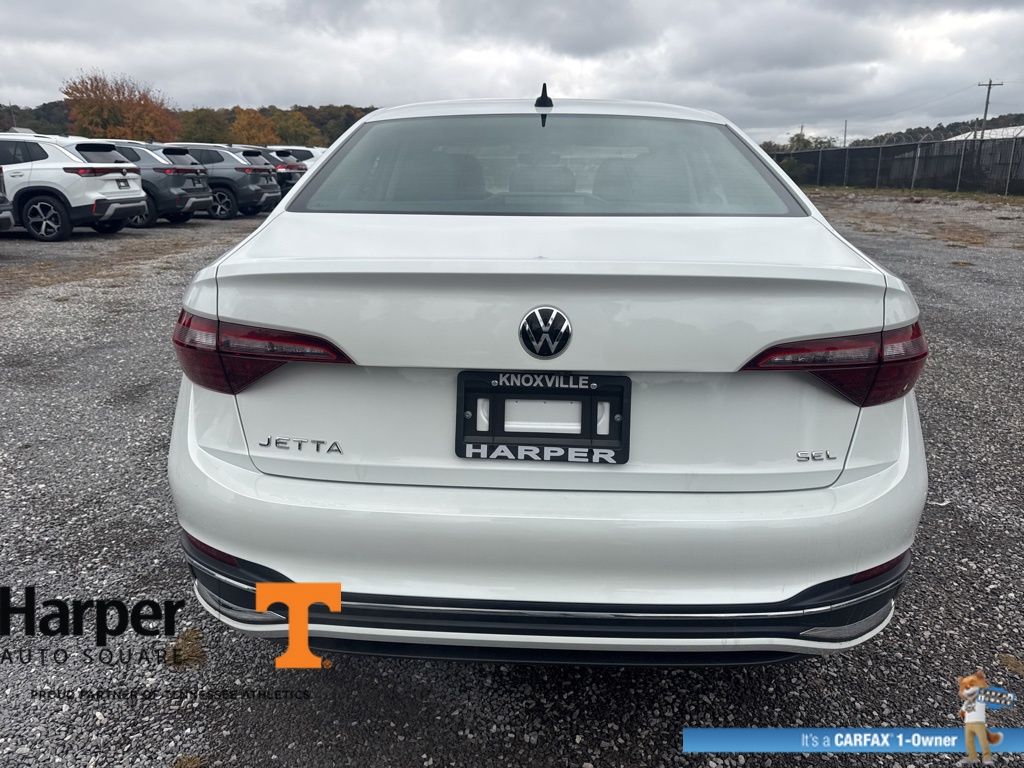 2024 Volkswagen Jetta 1.5T SEL photo 4