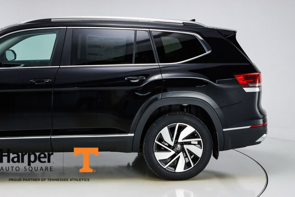 2025 Volkswagen Atlas SEL photo 3