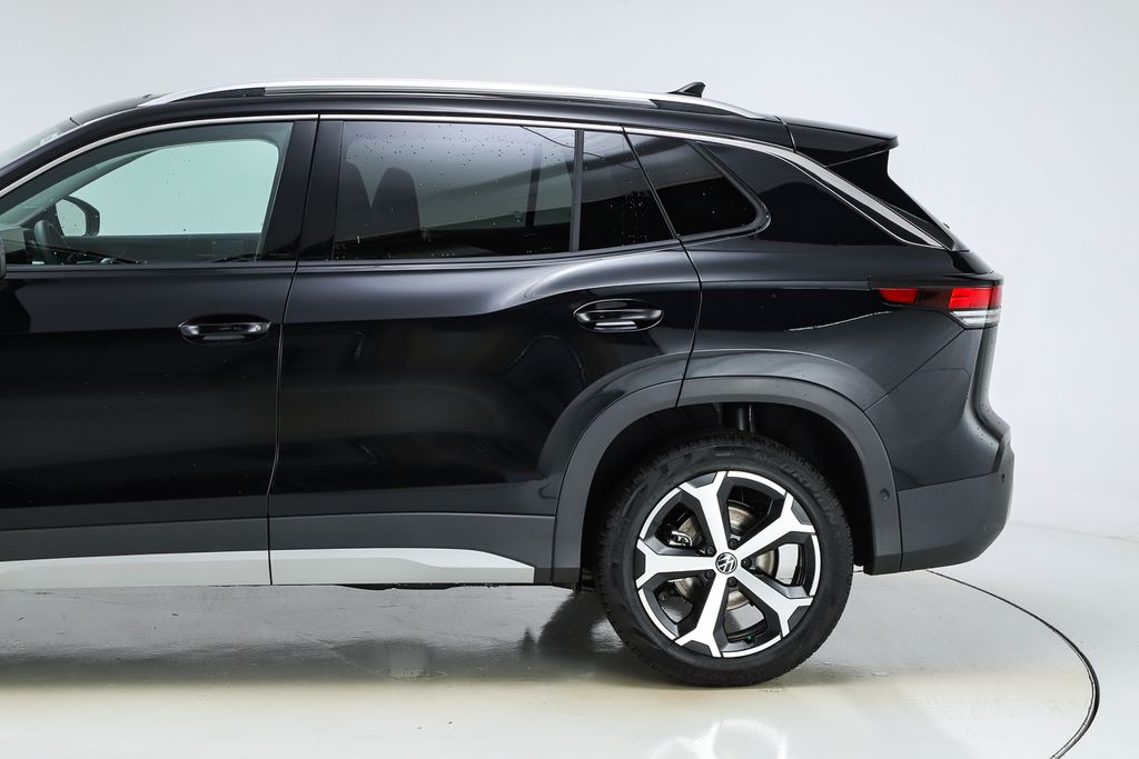 2026 Volkswagen Tiguan SE photo 3