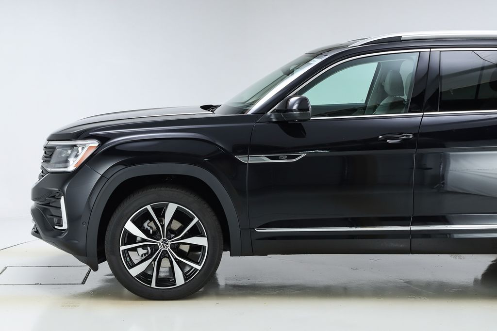 2026 Volkswagen Atlas SEL Premium R-Line photo 2