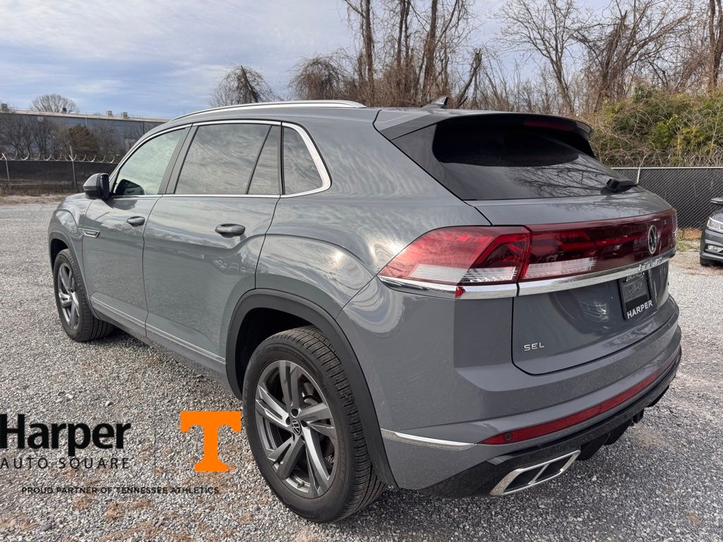2024 Volkswagen Atlas Cross Sport SEL R-Line photo 3