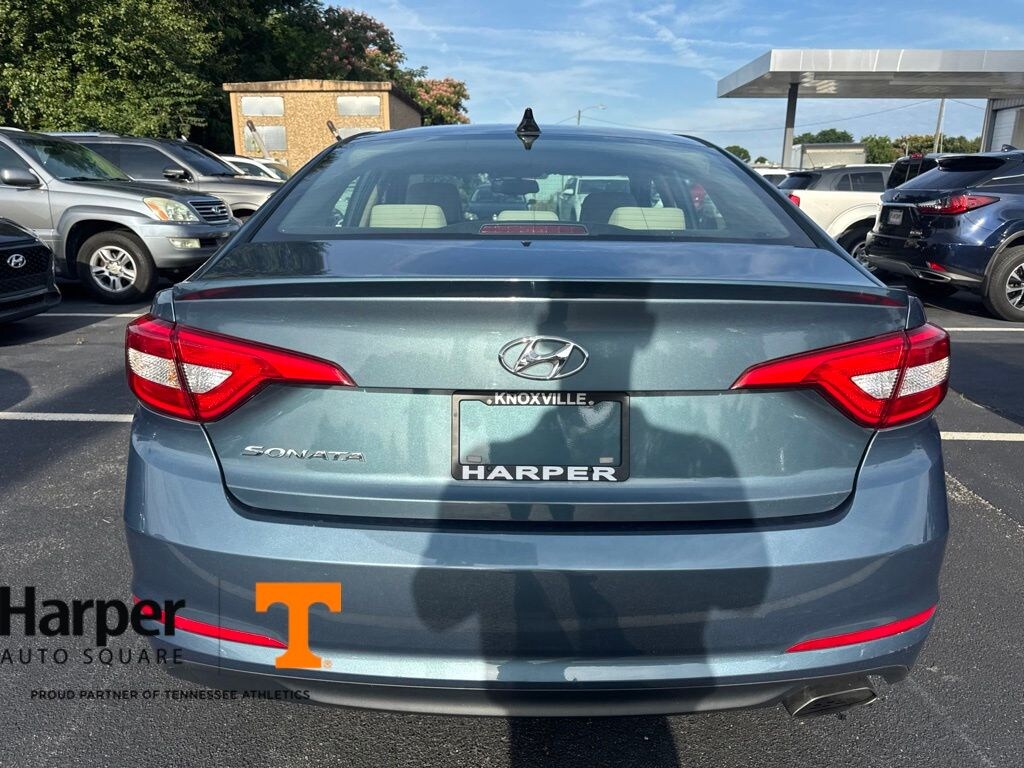 Used 2016 Hyundai Sonata SE Sedan