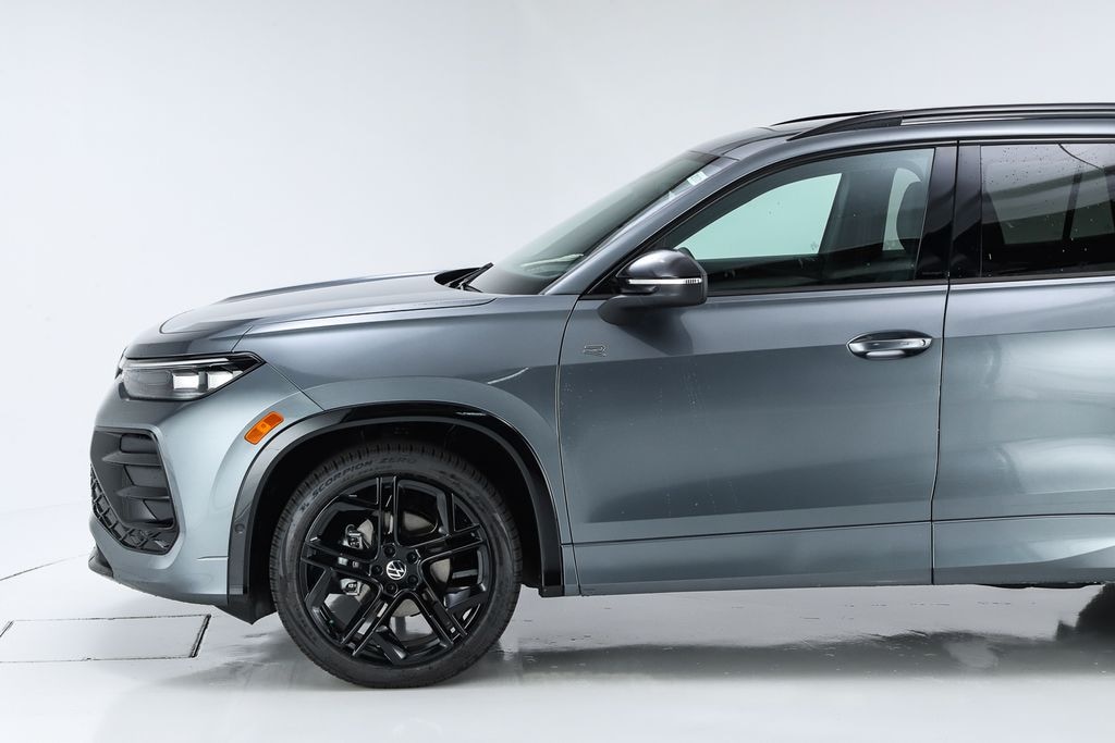 New 2026 Volkswagen Tiguan SE R-Line Black SUV