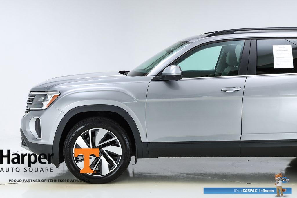 2024 Volkswagen Atlas SE Technology photo 3