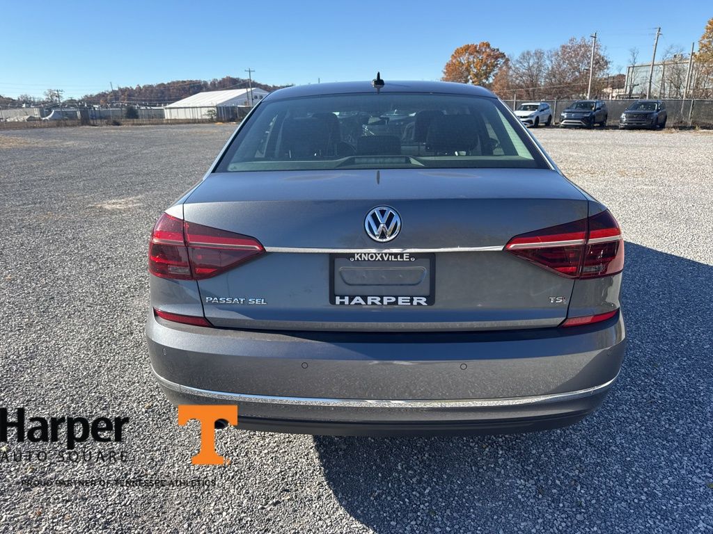2018 Volkswagen Passat 2.0T SEL Premium photo 4