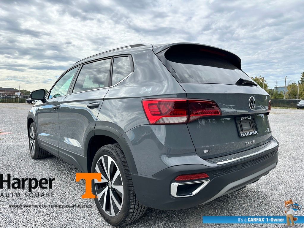 2023 Volkswagen Taos SE photo 3