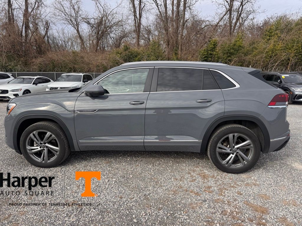 2024 Volkswagen Atlas Cross Sport SEL R-Line photo 2