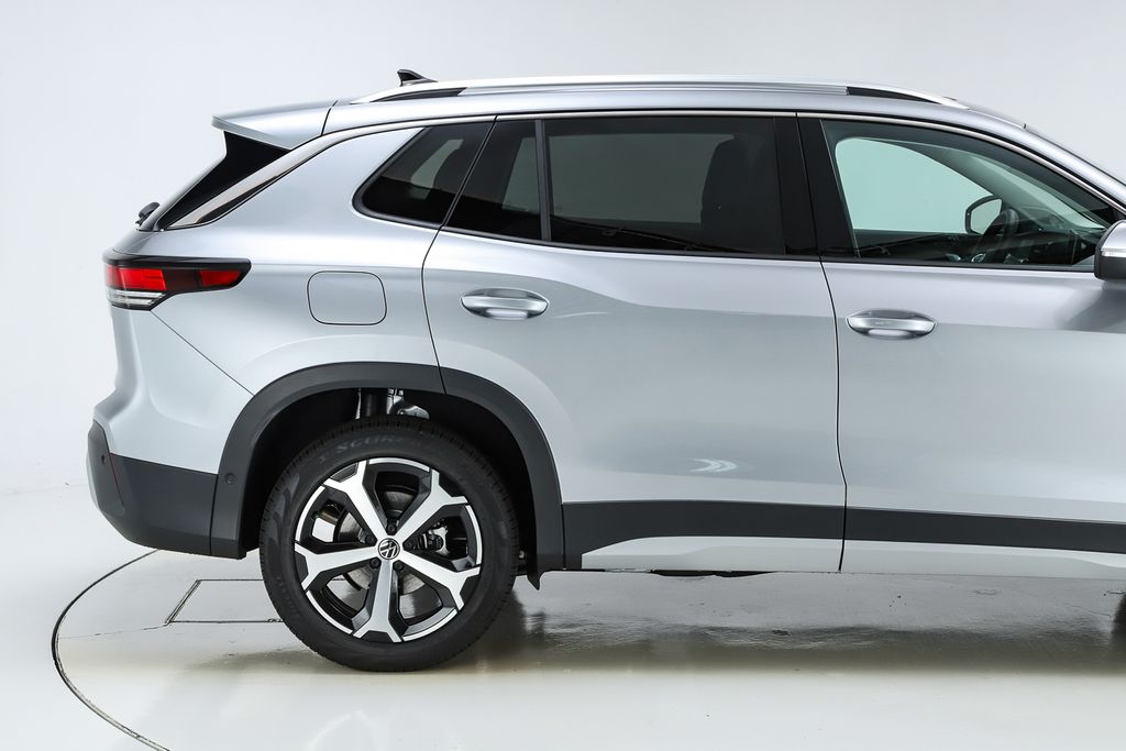 2026 Volkswagen Tiguan SE - Photo 11