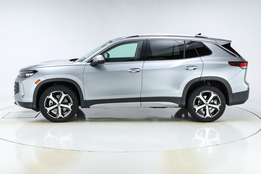 2026 Volkswagen Tiguan SE - Photo 2