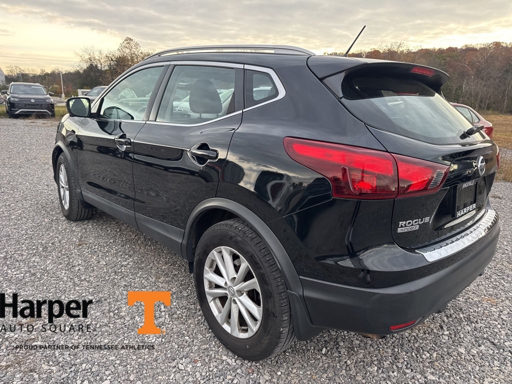 2017 Nissan Rogue Sport SV photo 3