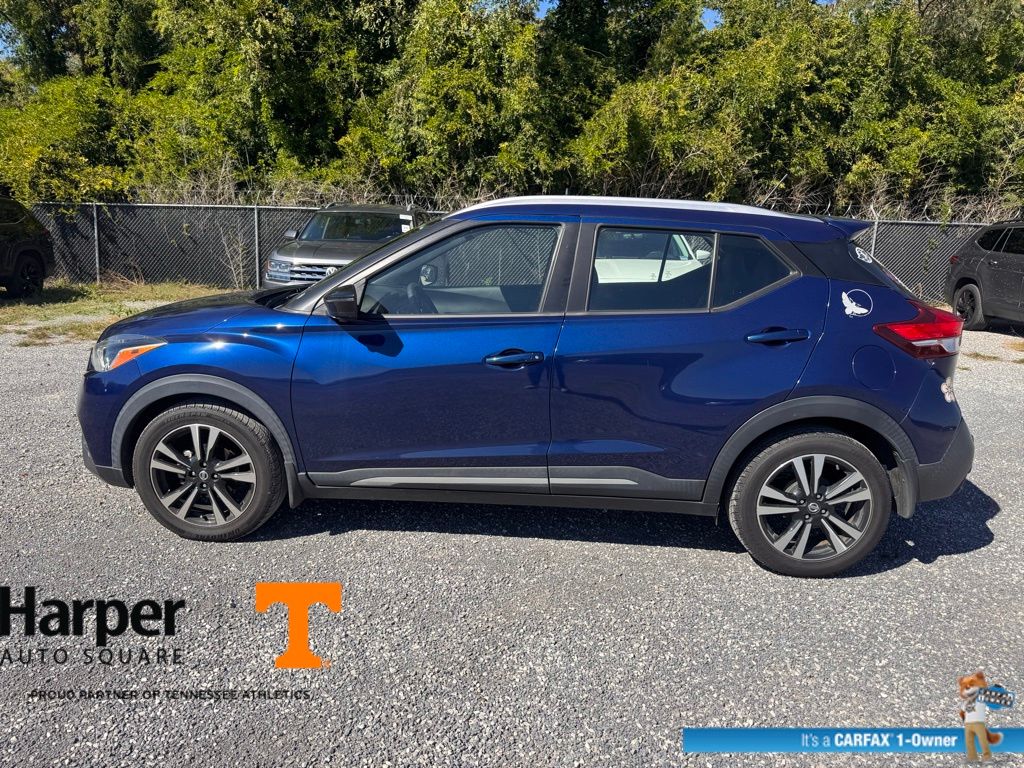 2020 Nissan Kicks SR photo 2