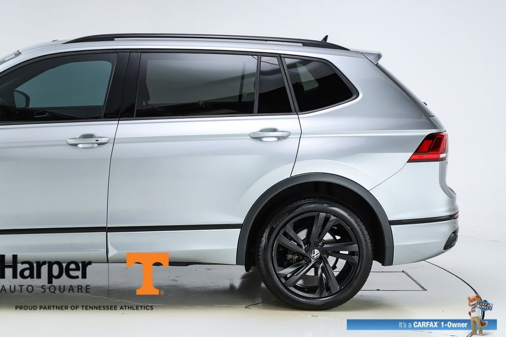 2023 Volkswagen Tiguan SE R-Line Black photo 4