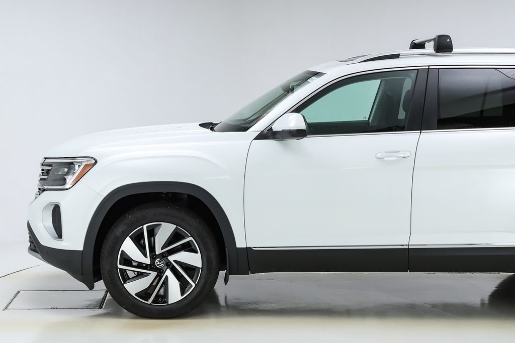 2025 Volkswagen Atlas SEL photo 3