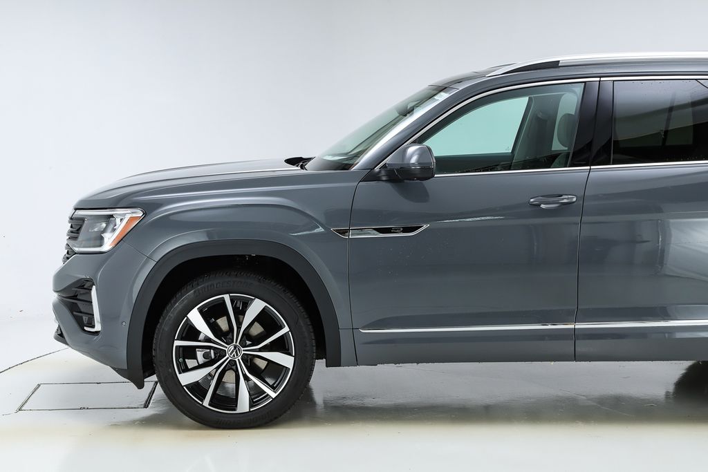 2026 Volkswagen Atlas SEL Premium R-Line photo 2