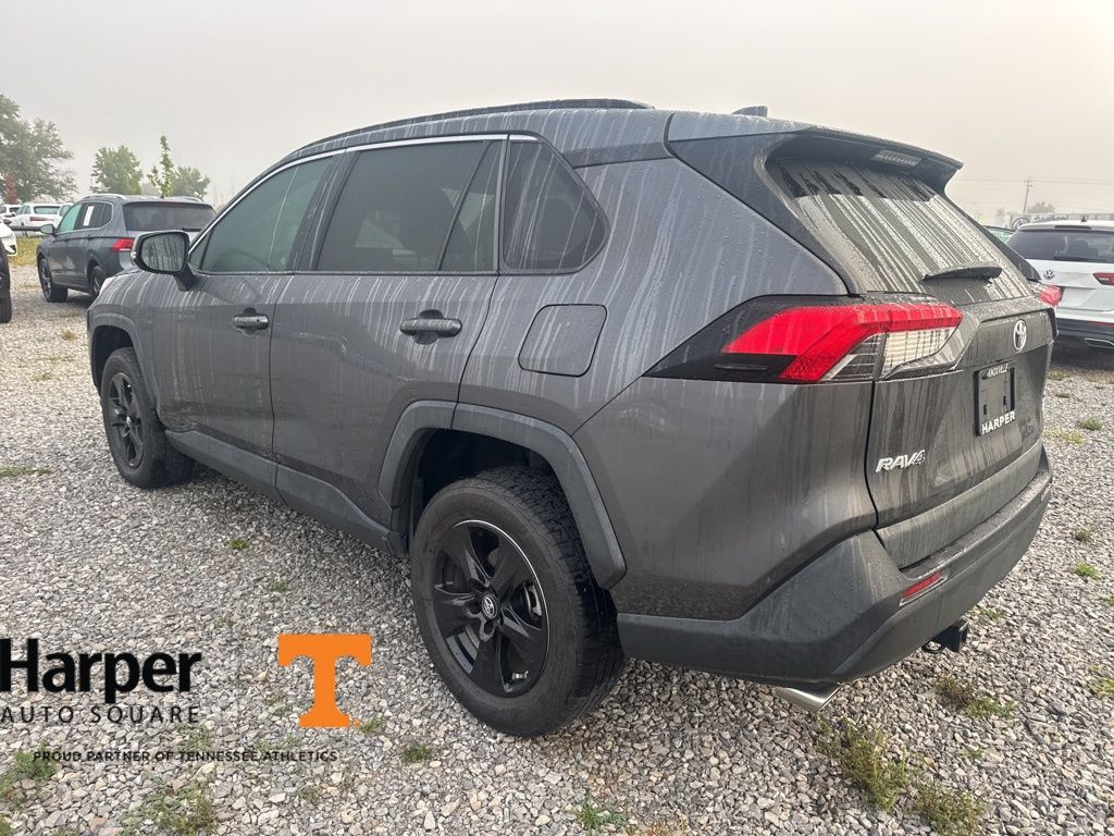 2019 Toyota RAV4 XLE photo 3