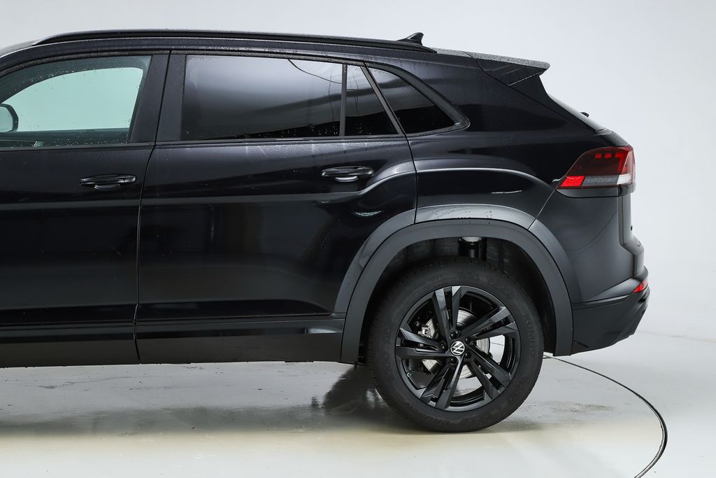 2026 Volkswagen Atlas Cross Sport SEL R-Line photo 4