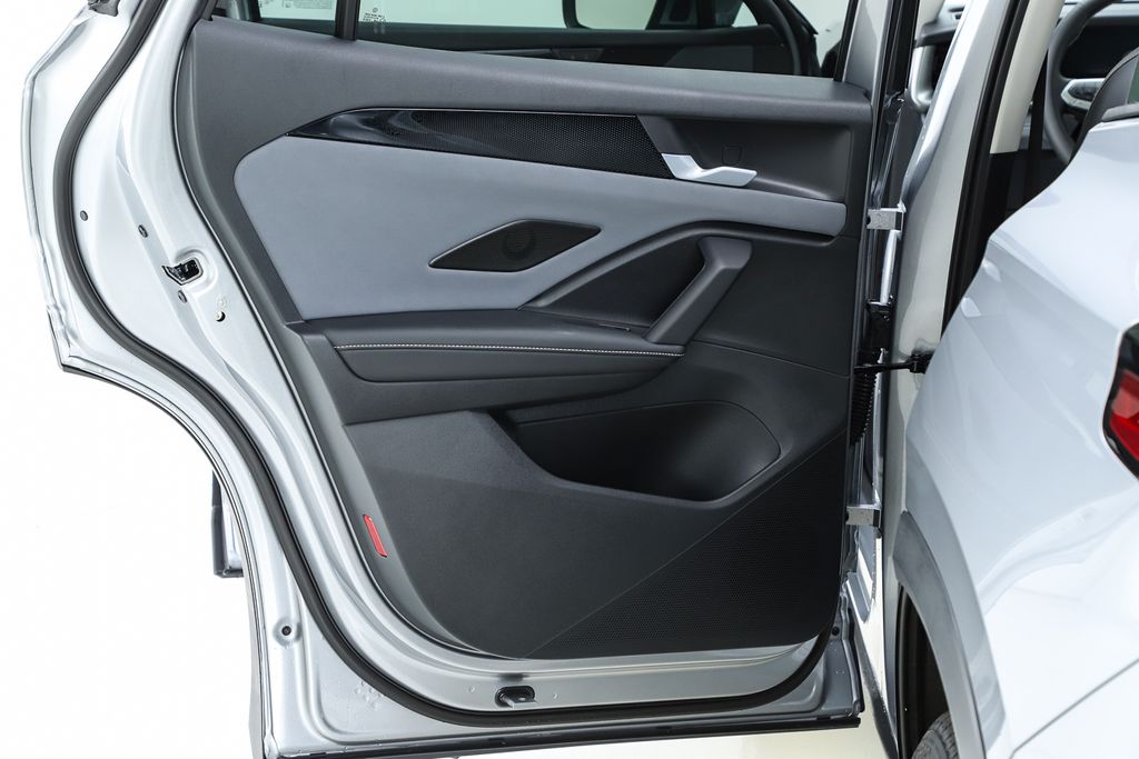 2026 Volkswagen Tiguan SE - Photo 17