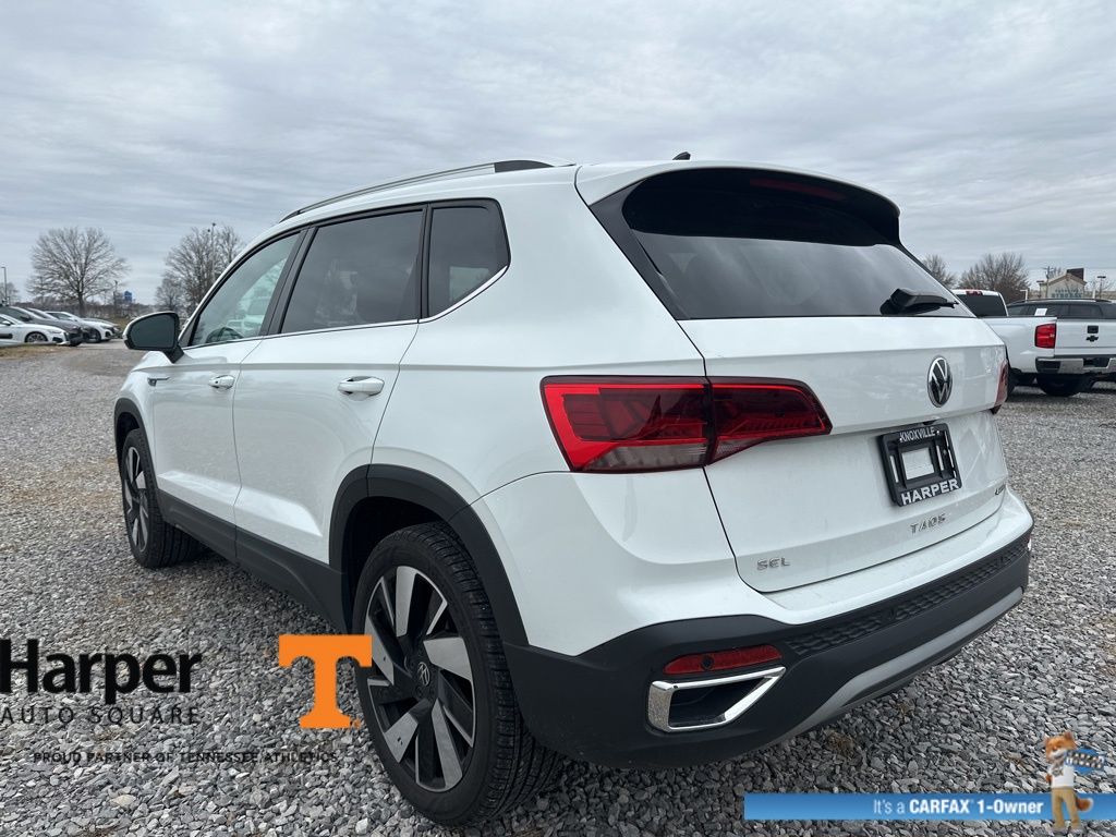 2024 Volkswagen Taos SEL photo 2