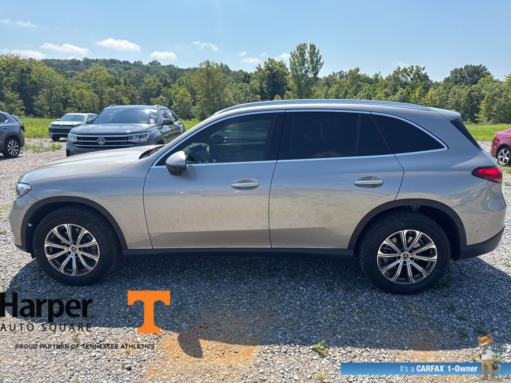 2024 Mercedes Benz GLC 300 photo 2