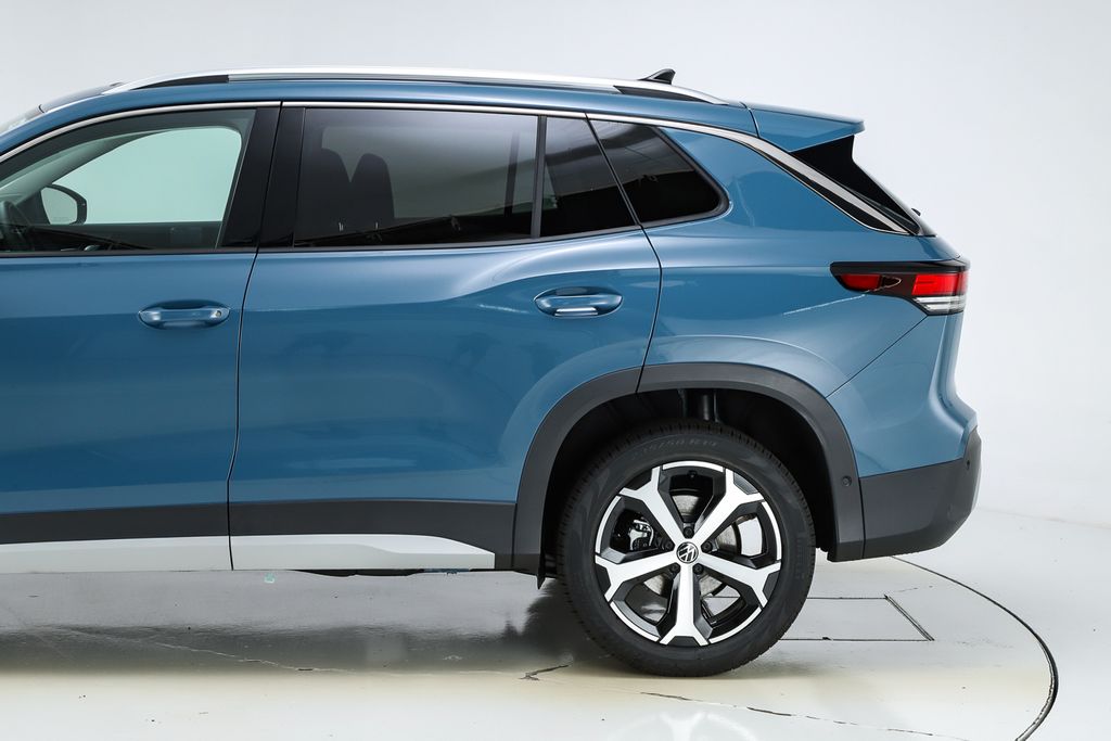 2026 Volkswagen Tiguan SE photo 3