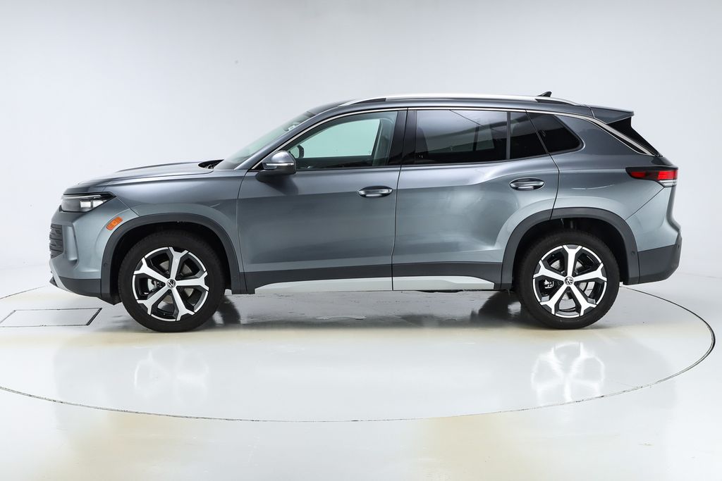 2025 Volkswagen Tiguan SE photo 2