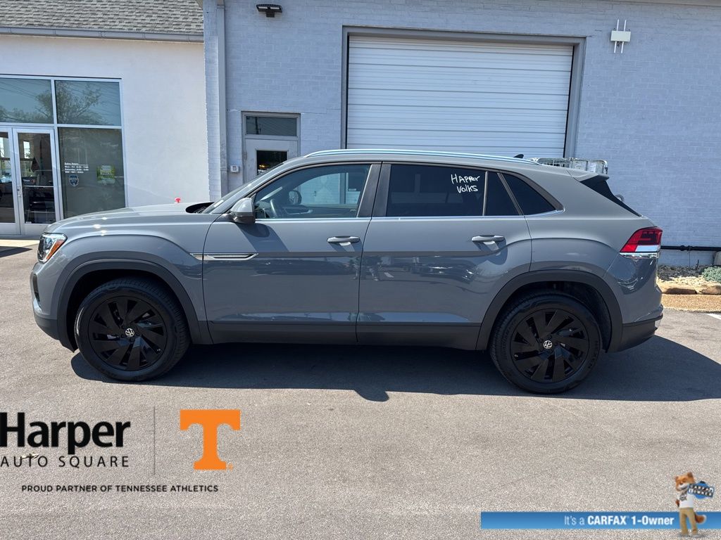 2024 Volkswagen Atlas Cross Sport SE Technology photo 2