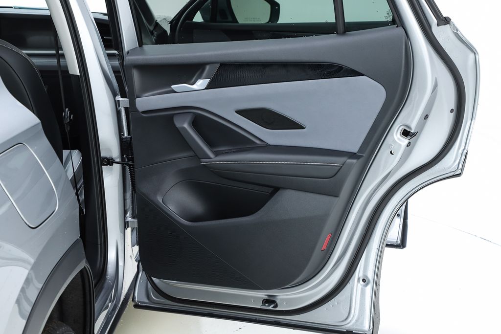 2026 Volkswagen Tiguan SE - Photo 31