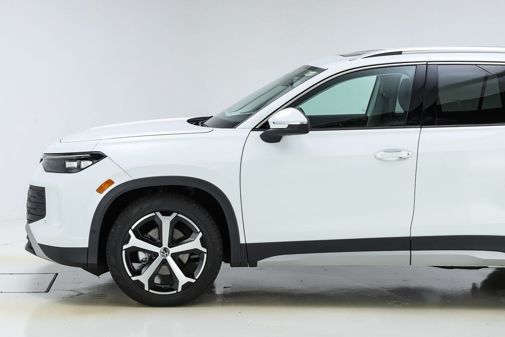 New 2025 Volkswagen Tiguan 2.0T SE SUV