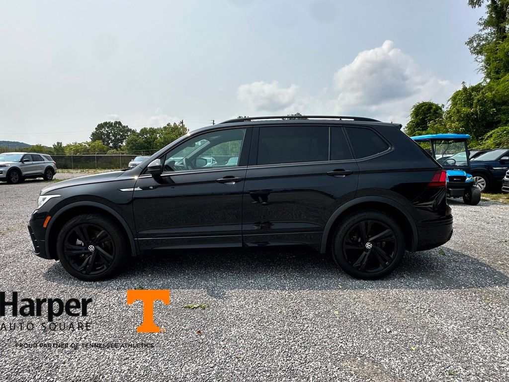 2023 Volkswagen Tiguan SE R-Line Black photo 2