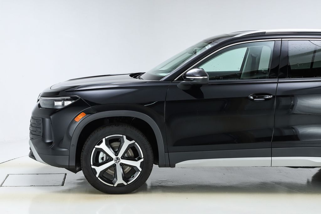 2026 Volkswagen Tiguan SE photo 2