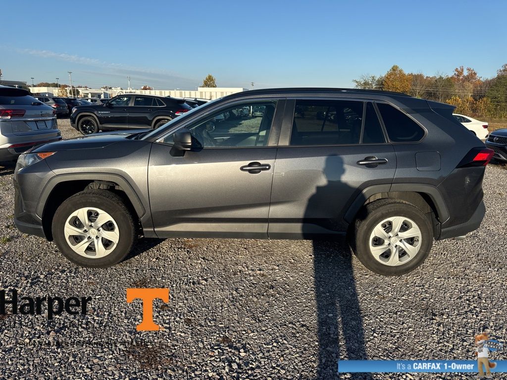 2020 Toyota RAV4 LE photo 2