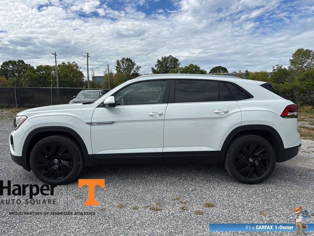 2024 Volkswagen Atlas Cross Sport SE Technology photo 2